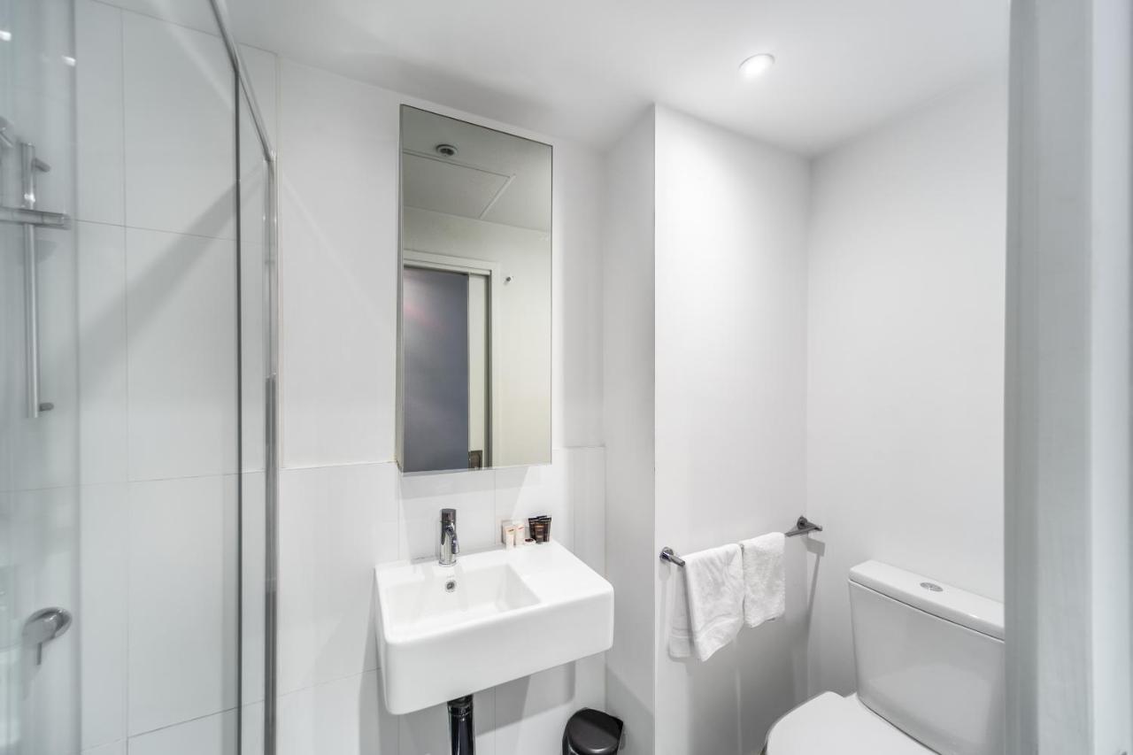Aura2107, 2 Bedroom Apartment With Balcony, Stunning Yarra River And City Views Мельбурн Экстерьер фото